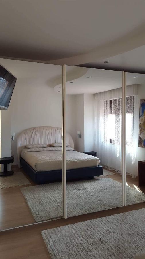Bed and Breakfast Sole D'Oro Iun S4354 La Maddalena  Экстерьер фото